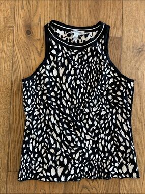 Carmen Marc Valvo Black and White Abstract Leaf-Print Sleeveless Tank